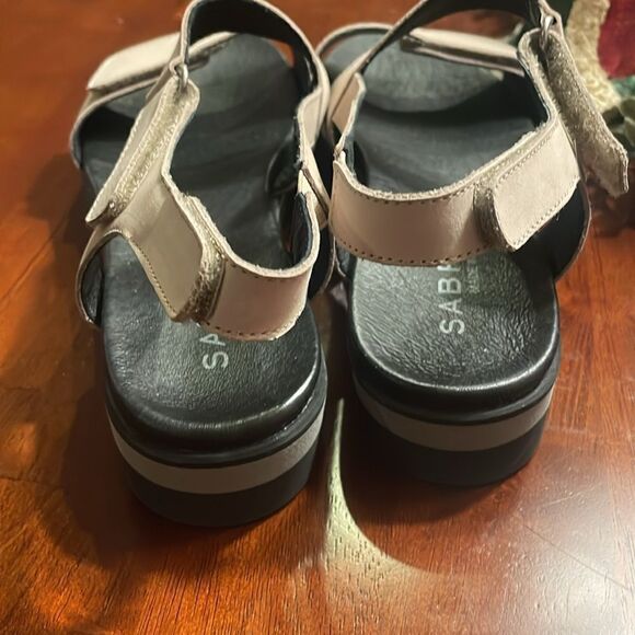 Sabrina’s Made in Spain Tan/Black Sandals - 37 - Great Condition - Picture 4 of 8